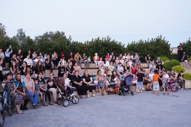 Paytaxtda yenə axşam konsertləri təşkil edildi - Fotolar