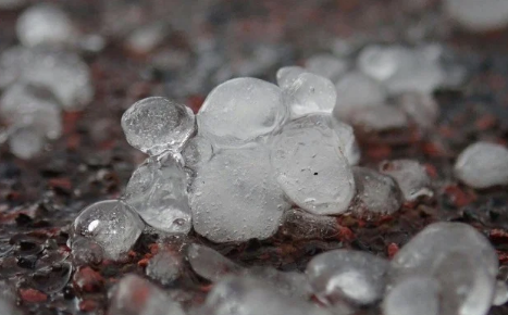 Qazaxa dolu düşüb