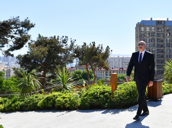 Prezident Bakıda yeni salınmış parkda - FOTOLAR