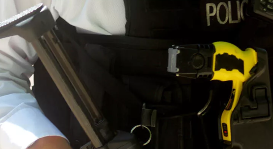 Polis 95 yaşlı qadına iki dəfə atəş açaraq yaraladı