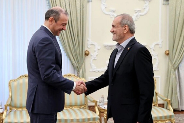 Məsud Pezeşkian Armen Qriqoryanla Tehran və İrəvan arasındakı münasibətləri müzakirə edib