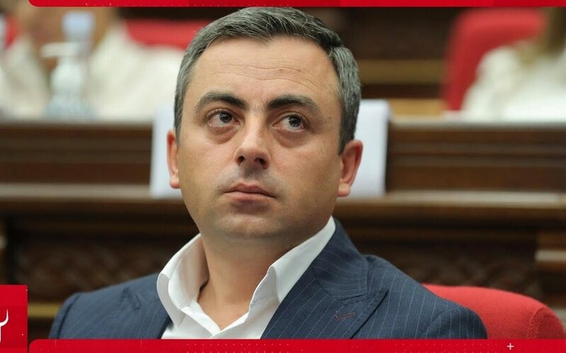 Erməni deputat: Makron ölkəmizdə avtoritar sistemi təşviq edir