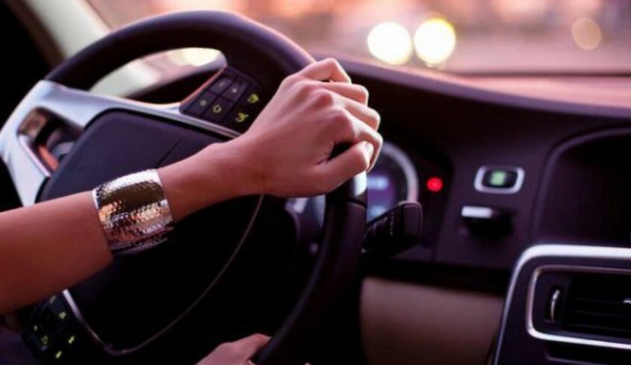 Bəzi qadın sürücülər niyə başqalarına yol vermirlər?