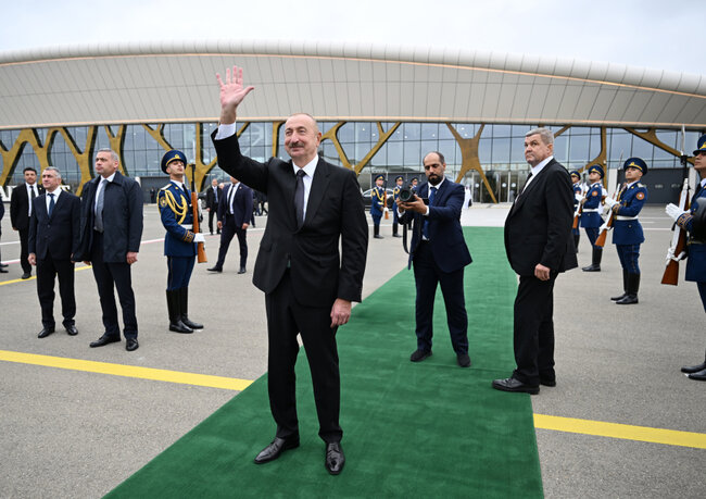 İlham Əliyev Al Nəhyanı yola saldı - Fotolar