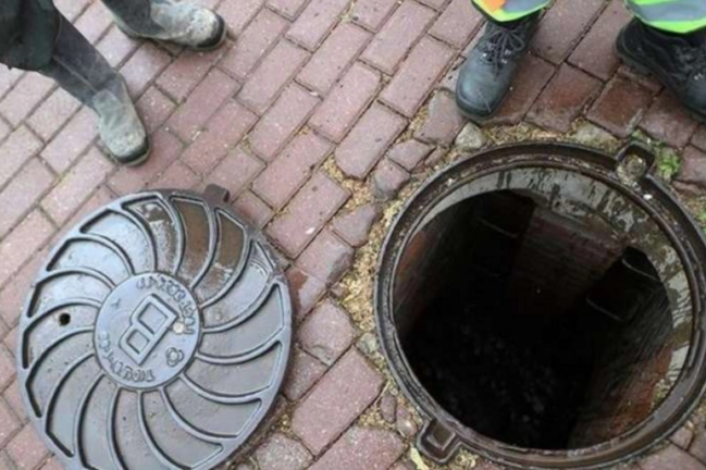 Masazırda məktəbin qarşısında lük problemi: "Neçə nəfər ora düşüb, ağzını bağlamırlar"