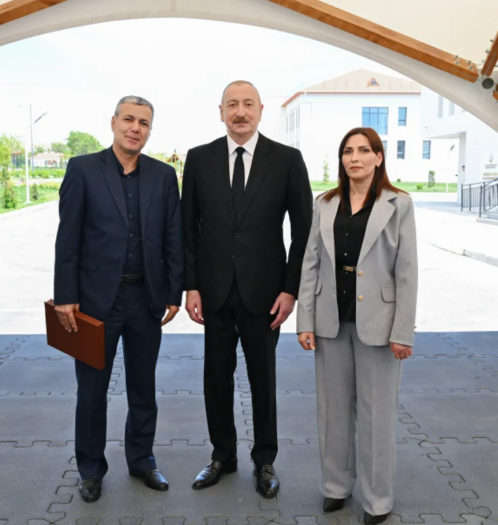 İlham Əliyev və Mehriban Əliyeva Şükürbəyli kəndinə köçən sakinlərlə görüşüblər - FOTO