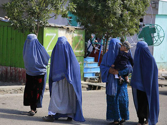 "Taliban" qadınlara evdən çıxmağı qadağan etdi