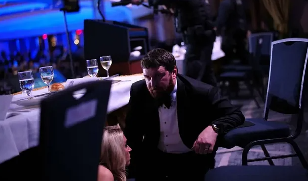 Trampın iştirak etdiyi tədbirdə atışma: Zal boşaldıldı, bir nəfər saxlanıldı - FOTO/VİDEO