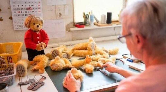 Merkelə bənzəyən oyuncaq ayı hazırlanıb - FOTO