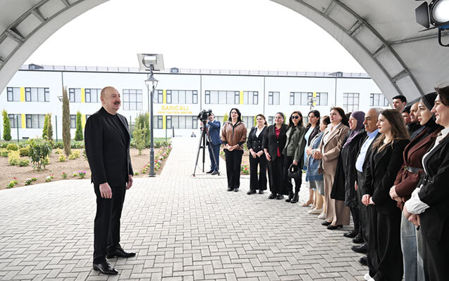 Prezidentdən ağdamlı gənclərə sual - "Həvəslə gəlmisiniz?"