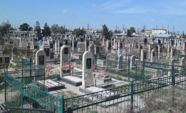 Bakıda məzardan 110 manatlıq çələng oğurladı, cəzasını aldı