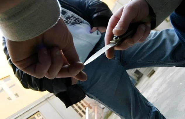 Bakıda sexdə DƏHŞƏT: Ustasını söyüşə görə bıçaqladı