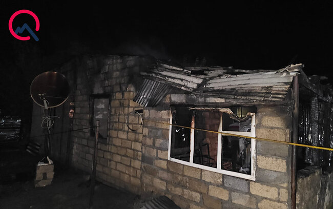 Ağdamda ev yandı - Nənə və nəvəsi ağır yaralandı