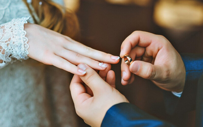 Azərbaycanda bir gündə yüzlərlə nişan qayıtdı - SƏBƏB