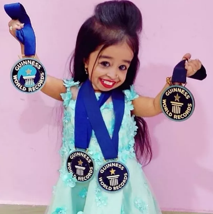 Dünyanın ən balaca qadını - Cəmi 63 sm boyu olan Amge - FOTO-VİDEO