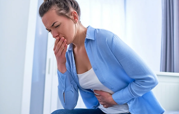 "Məkrli" mədə xərçəngi: Onkoloq gizli simptomlar barədə xəbərdarlıq etdi