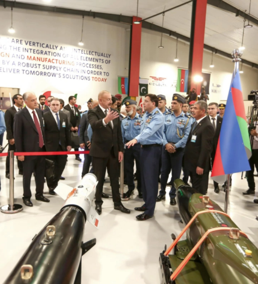 İlham Əliyev İslamabadda hərbi sərgi ilə tanış olub