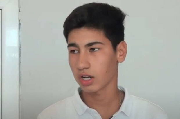 Tənəffüsdə qəfil vəfat edən şagirdin sinif yoldaşı hadisənin necə baş verdiyindən DANIŞDI - VİDEO