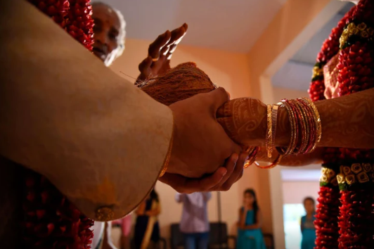 20 yaşlı bəy toydan əvvəl gələcək qayınanası ilə qaçdı