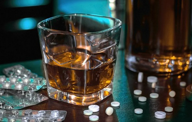 Sağlamlıq üçün gizli bomba: Alkoqol və dərman bir arada