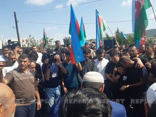 Nişanlı olan şəhidimiz dəfn edildi - FOTO