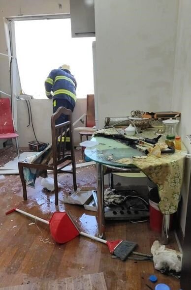 Bakıda çoxmərtəbəli binada partlayış: Xəsarət alan var - FOTO/VİDEO