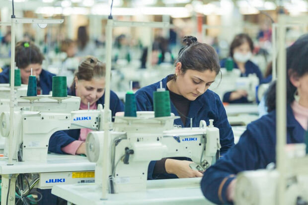 Azərbaycanda məktəbli formalarını niyə ancaq bir fabrik tikir? - ARAŞDIRMA