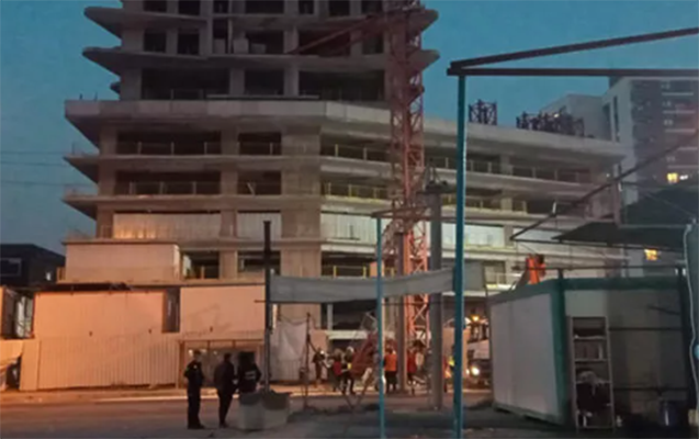 Türkiyədə kran aşdı - Ölən və yaralananlar var-Video