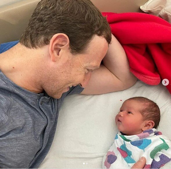 Mark üç qız atası oldu - Foto