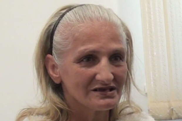 Nəvələrini küçəyə atan nənə danışdı: "Qızım məni döyür" - VİDEO