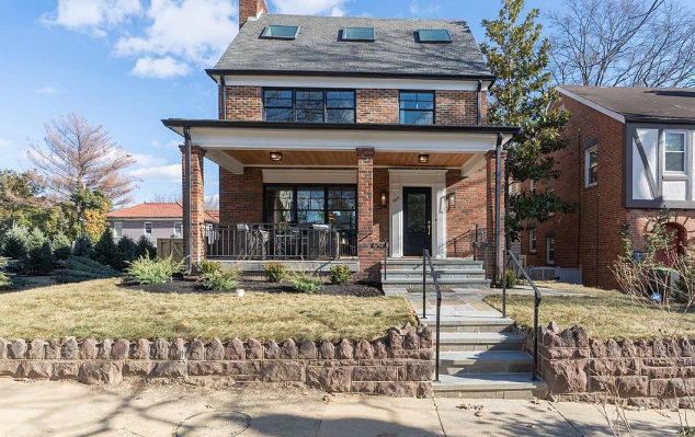 ABŞ-də Rusiya səfirliyinin qarşısındakı "casus evi" satışa çıxarılıb