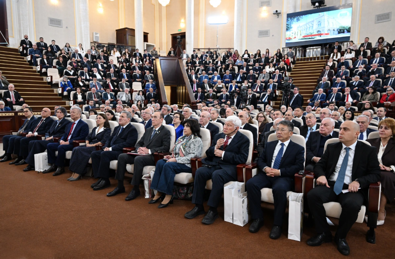 İlham Əliyev AMEA-nın 80 illik yubileyinə həsr olunmuş yığıncaqda çıxış edib