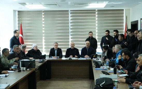 Mövlud Çavuşoğlu: "İlham Əliyevin tapşırığı ilə göndərilən təcili tibbi yardım qrupu Kahramanmaraşda çoxlu sayda vətəndaşımızı müayinə edib"