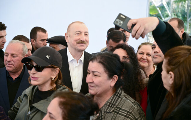 "Cənab Prezident, şəkil çəkdirə bilərik?"