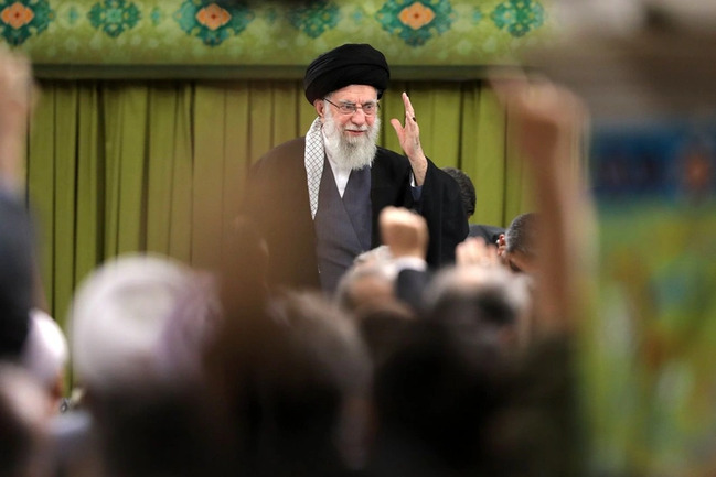 Xameneyi İrandakı xarici agentlərə qarşı mübarizəni gücləndirməyə çağırıb