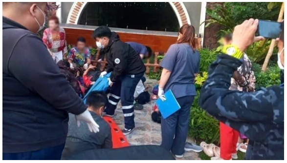 Selfi çəkdirən 13 qadının dayandığı eyvan çökdü - FOTO/VİDEO