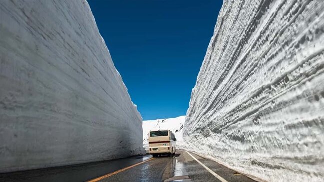 20 metrlik qar divarları arasında səyahət: Yaponiyanın "ağ labirinti" necə açılır?