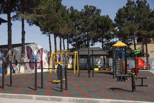 Suraxanı rayonunda 14 İyul küçəsi və parkda abadlıq işləri aparılıb