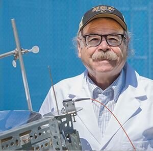 ABŞ-ın məşhur azərbaycanlı alimi yubiley medalı ilə təltif olunub - FOTO