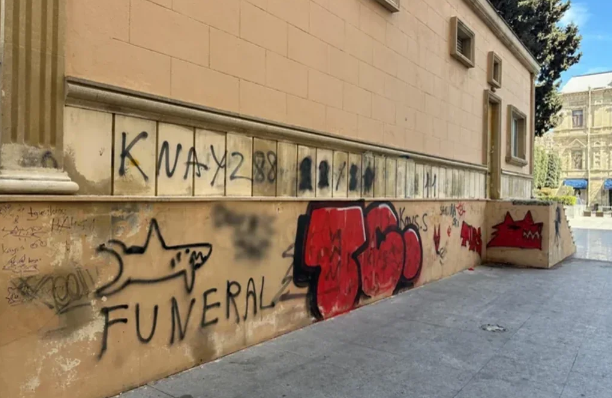 Nizami Kino Mərkəzinin divarlarına qraffiti çəkən şəxs həbs edildi