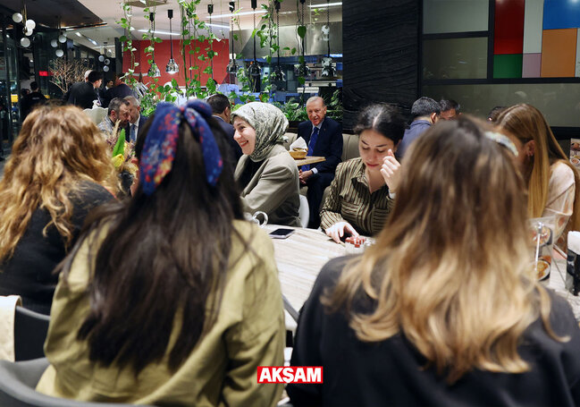 Ərdoğan vətəndaşlarla kafedə - Video