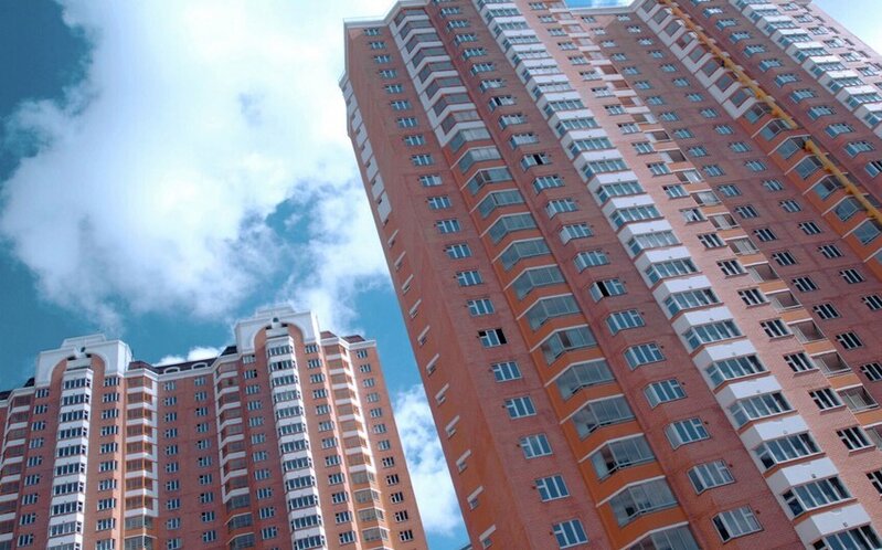 Çində qız 25-ci mərtəbədən yıxılsa da, sağ qalıb