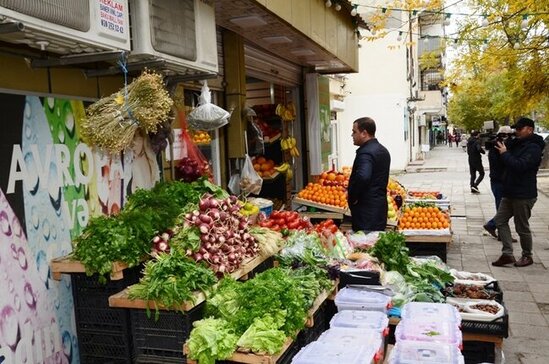 Paytaxtda qanunsuz küçə ticarəti ilə bağlı reydlər keçirilir - FOTO