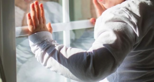 Beş yaşlı qızdan DƏHŞƏTLİ ƏMƏL - Körpəni dördüncü mərtəbədən atdı