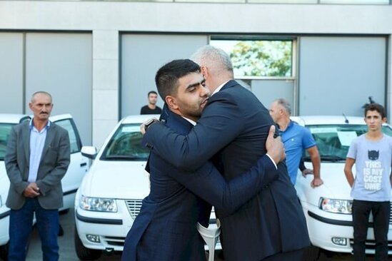 Amin Musayevə avtomobil verildi – FOTO