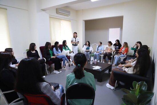 Osteopat-terapevt Elfanə Süleymanova ATU tələbələri üçün görüş keçirdi