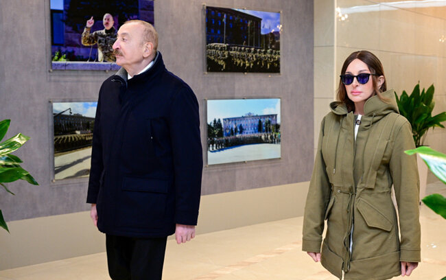 Prezidentlə xanımı Xankəndidə Zəfər parkının açılışında - Fotolar - Yenilənib