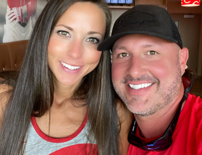 EHTİYATLI OLUN: Yerdən pulu götürən kimi dili tutuldu, xəstəxanalıq oldu - FOTO