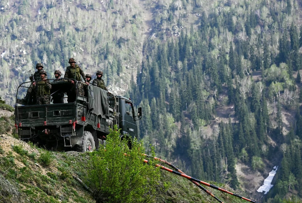Pakistanda hərbi konvoya hücum: Çox sayda əsgər həlak olub