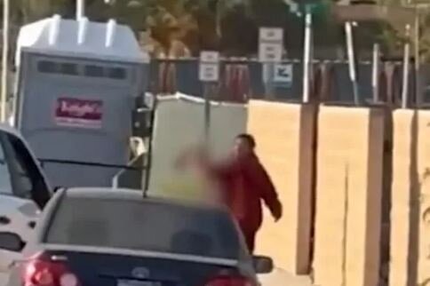 ŞOK: Bu adam qatar qəzasında ölən şəxsin kəsilən ayağını OĞURLADI - FOTO+VİDEO